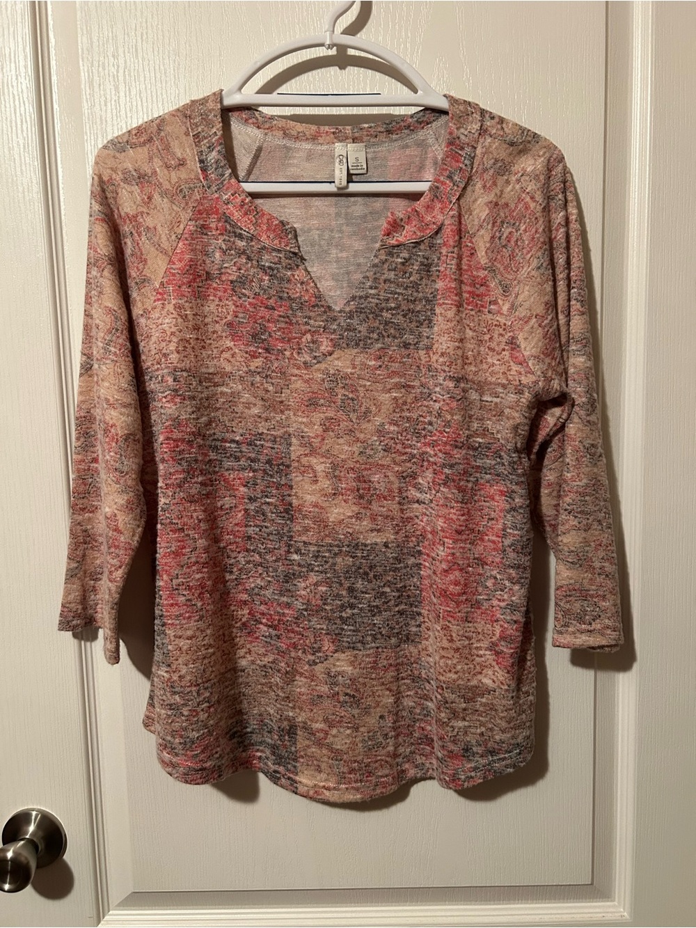 NWOT Cato Multicolor Scoop-Neck Long Sleeve Top - Pink, Beige, Gray
